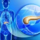 ¿Cuál es el papel de la activación de las enzimas en la patogenia de la pancreatitis aguda?