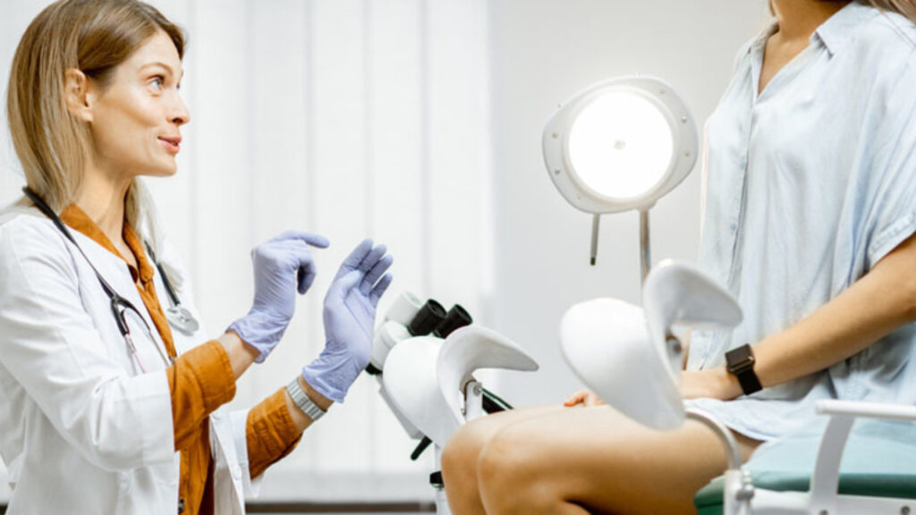 ¿En que consiste la exploración pélvica ginecológica?