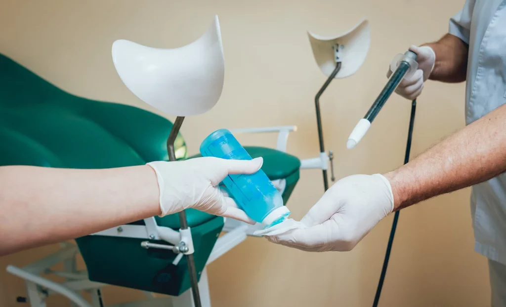 ¿Cuáles son las indicaciones para realizar una anoscopía?