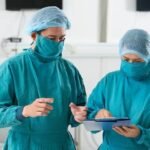 Utilidad de protocolos y listas de verificación en cirugía