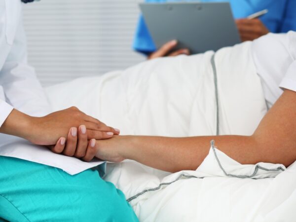 Característica central de la septicemia y traumatismos graves