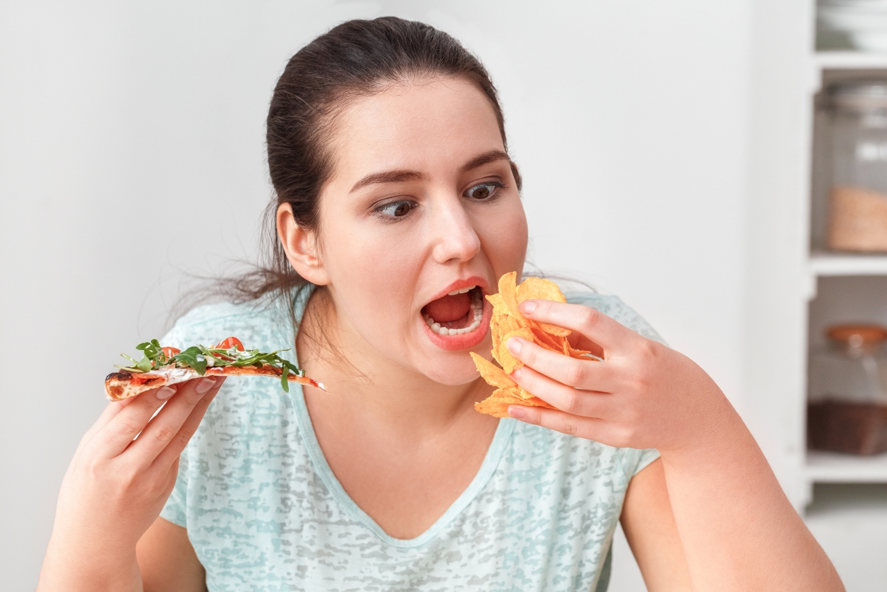 El hipo puede presentarse por comer en exceso