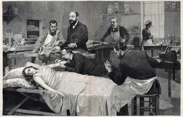 ¿Quien realizó la primera cirugía con transfusión sanguínea?