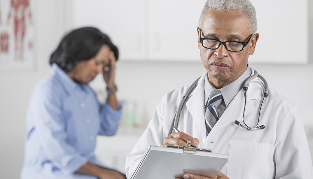 Evaluación física de pacientes con dolor de cabeza