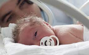 Recién nacidos pequeños para la edad