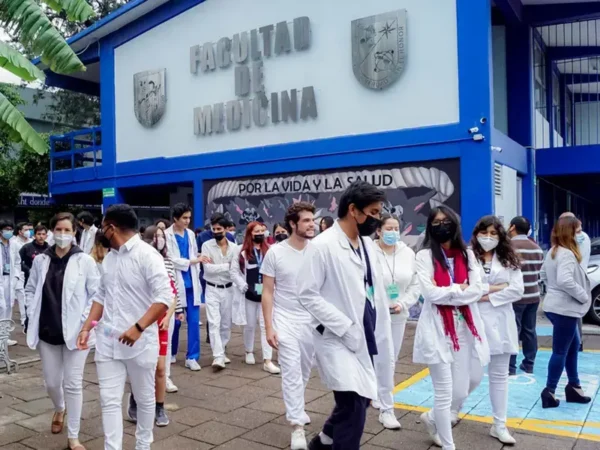 Enfoque Integral hacia la Formación de Profesionales de la Salud