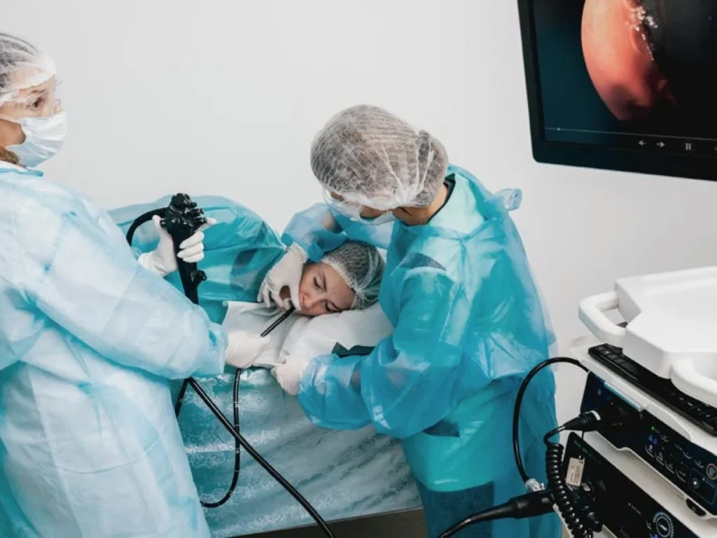 Tratamiento subsecuente en pacientes con hemorragia del tubo digestivo alto