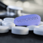 Medicamentos que reducen principalmente los niveles de glucosa mediante su acción en el hígado, los músculos y el tejido adiposo.