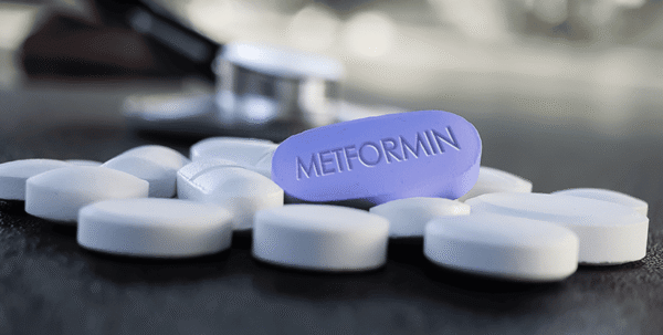 Medicamentos que reducen principalmente los niveles de glucosa mediante su acción en el hígado, los músculos y el tejido adiposo.