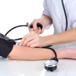 Procedimiento correcto para medir la presión arterial