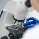 Estudio microscópico de muestras clínicas