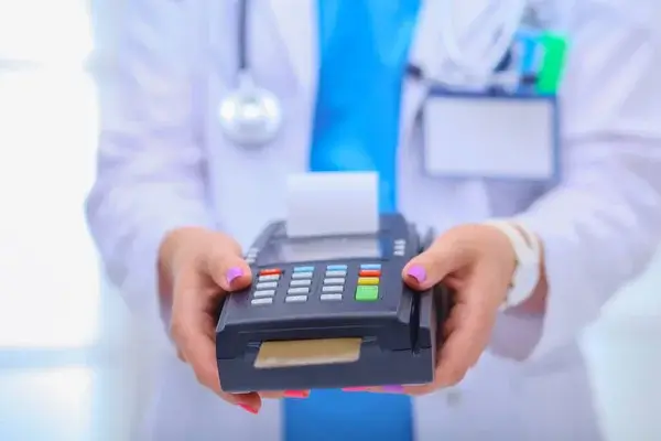 Ética profesional vs remuneración en los servicios de salud